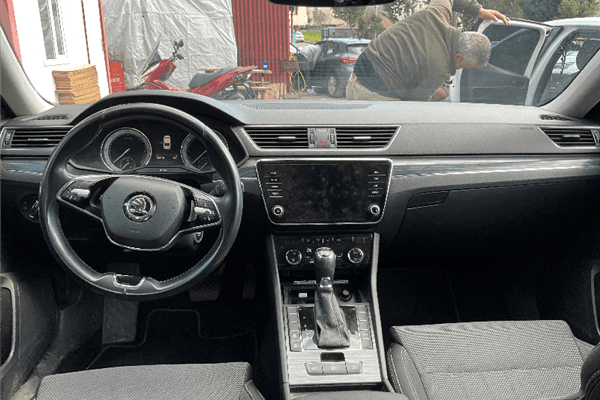 SUPERB PREMIUM 1.6 TDI SCR 120 HP DSG 5